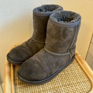 Girls Ugg boots size 1 gray